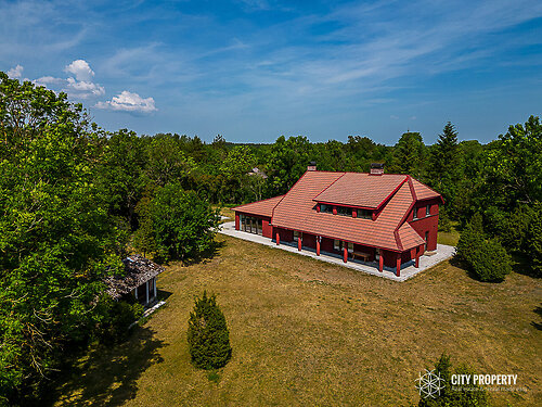 Saaremaa vald Laimjala, 6 tuba, 2 korrust, 225 m²