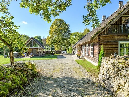 Saaremaa vald Valjala-Ariste, 7 tuba, 2 korrust, 307 m²