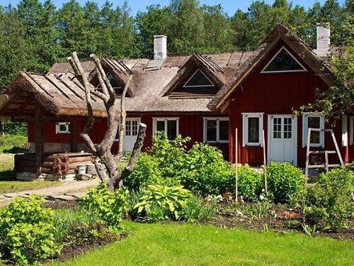 Saaremaa vald Laugu, 2 korrust, 850 m²