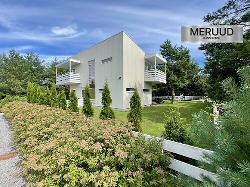 Saaremaa vald Kuressaare linn 30, 4 tuba, 2 korrust, 169.3 m²