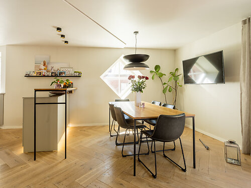 Saaremaa vald Kuressaare linn 8, 5 tuba, 3 korrust, 180.9 m²