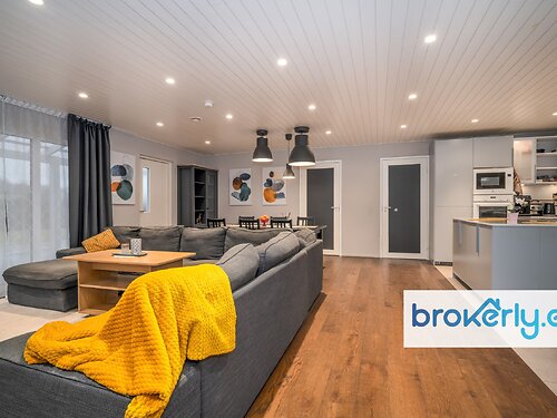 Saaremaa vald Orissaare 5, 4 tuba, 1 korrust, 178.4 m²