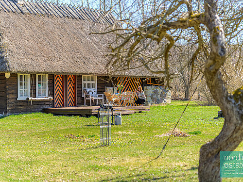 Muhu vald Suuremõisa, 4 tuba, 2 korrust, 214 m²